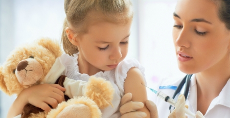 Vacina contra meningite B para todos, rotavírus para grupos de risco e contra o HPV para rapazes no PNV
